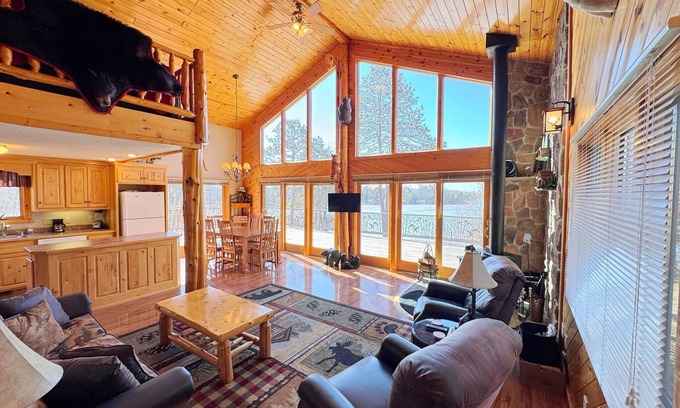 Backus Casa | Bear Peak Cabin, Beautiful Secluded Lake Cabin with Panoramic Views!