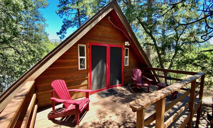 Pine Cove Cabina | Bear's Den Spacious, New Hot Tub NUEVA LISTA