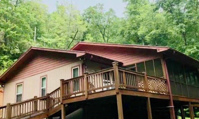 Rabun Gap Cabina | BearPaw Cabin- Charming and cozy cabin in the woods- WiFi-Pet Friendly-Secluded