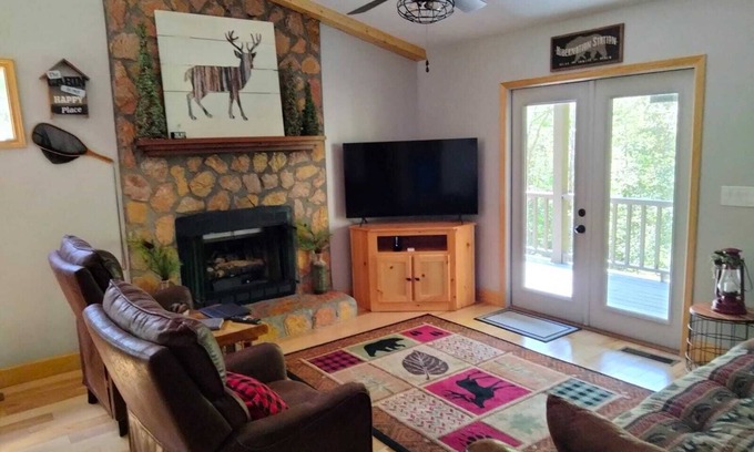 Murphy Cabina | Beary’s Den where Chic meets Country in this Cozy Cabin