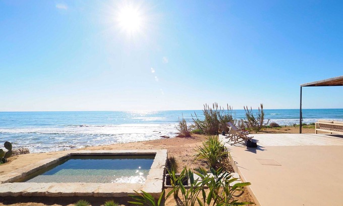 Santa Maria del Focallo Villa | Preciosa casa de vacaciones privada para 4 personas con WIFI, piscina privada, A/C, TV y terraza