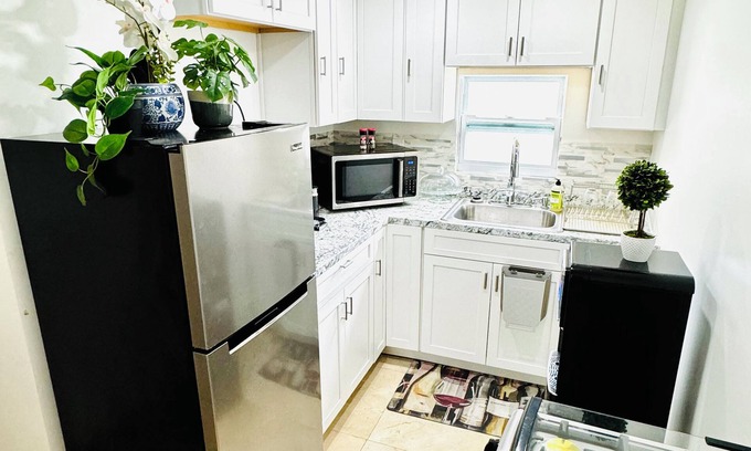 Davie Casa | Beautiful 1.5 bed 1-Bath Apartment on Second Floor