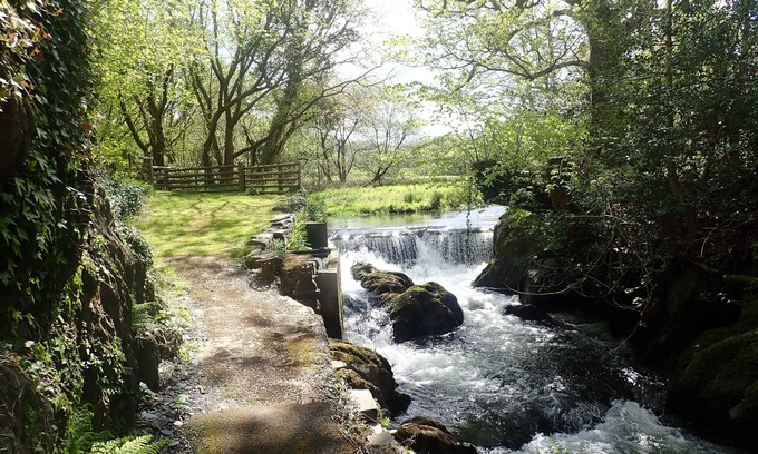 Machynlleth Casa | Beautiful 15th Century Watermill - lovely location