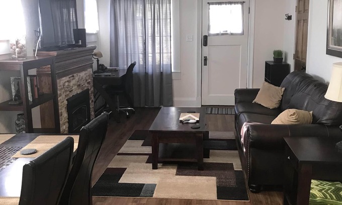 Sloan Lake Condominio | Excepcionalmente hermoso, condominio de 1922, cerca del centro de la ciudad, fogata