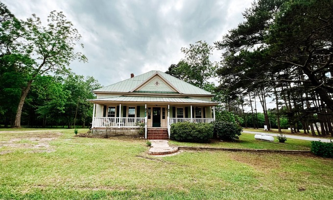 Tarrytown Casa | Beautiful 1951 home.