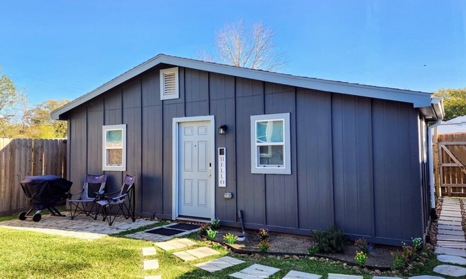 Texas City Casa | Beautiful 1BD 1 BTH Guest House located in Texas City.
