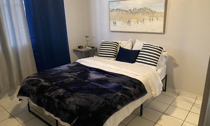 Hoyo Mulas Casa | Beautiful 2/1 on the 3rd. fl.15 min. to Airport & beaches.