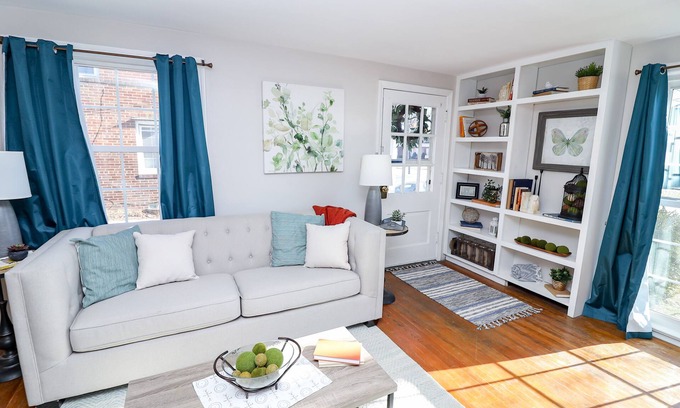 Cuyahoga Falls Casa | Beautiful 2 Bd Ideal for Travel Professionals!