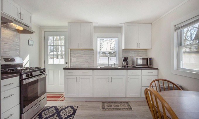 Coldwater Cabaña | Beautiful 2 bed cottage by Coldwater Lake!