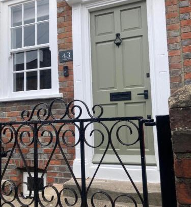 Chichester Casa | Beautiful 2 bed cottage with wood-burner near town