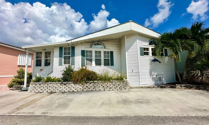 Nettles Island Casa | Beautiful 2 bedroom 2 full bath beach home!