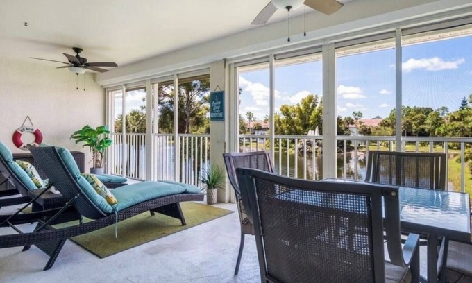 Naples Condominio | Beautiful 2 bedroom condo with resort amenities. Minutes from downtown & beaches