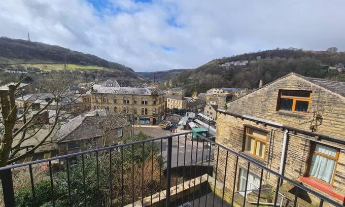 Wadsworth Casa | Beautiful 2 bedroom with patio and amazing views