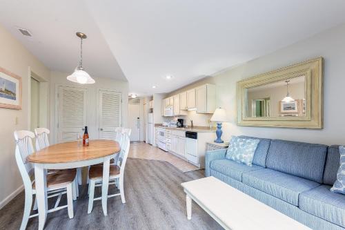 Acme Apartamento | Beautiful 2 Bedroom Lakeside Condo at The Shores
