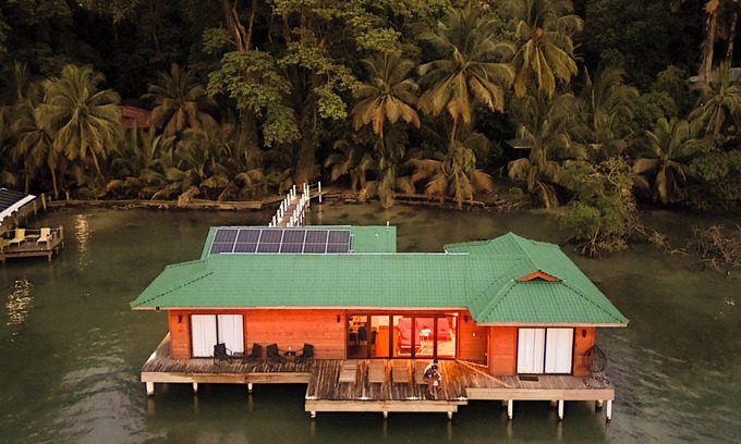 Isla Bastimentos Villa | Hermosa Villa Sobre el Agua de 2H/2B en Bastimentos, con A/C y Wi-Fi