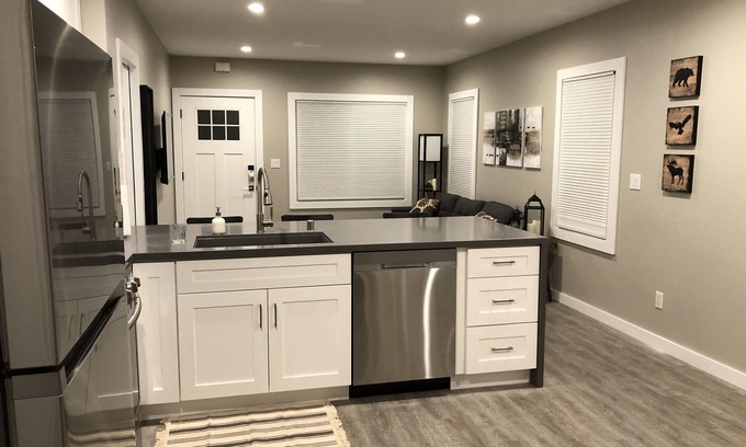 Glendale Apartamento | Beautiful 2bed1bath Apt w/ Laundry and parking