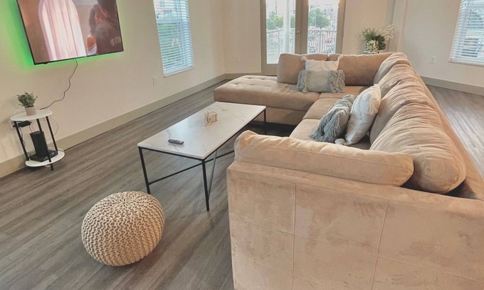 Chatham-Arch Apartamento | Beautiful 2BR city view loft