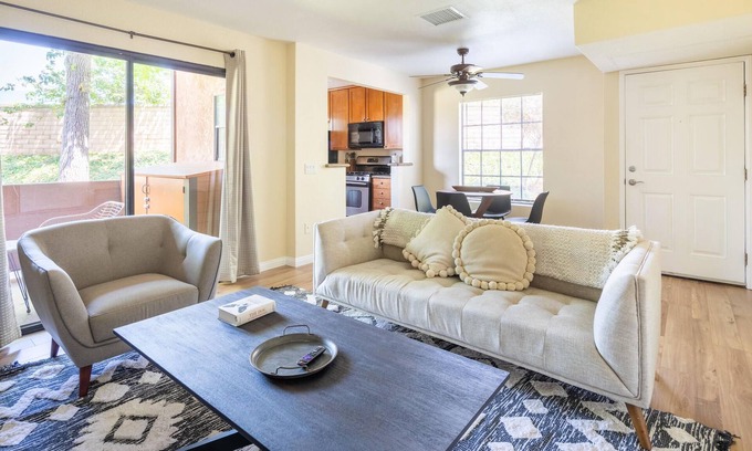 Mira Mesa Apartamento | Beautiful 2BR Condo in San Diego + Pet-Friendly