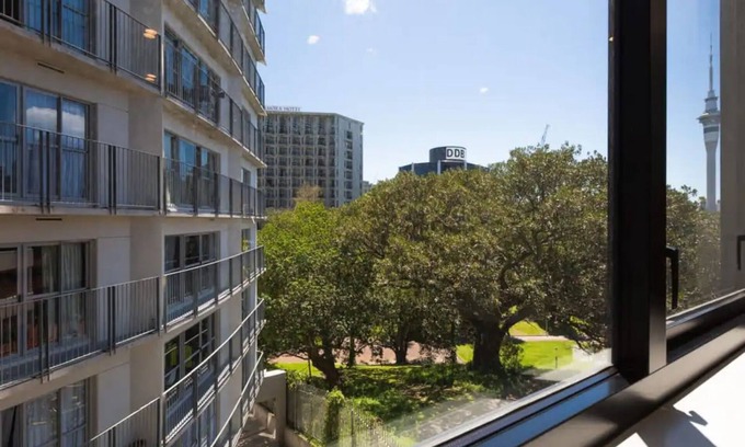 Newton Casa | Beautiful 2BR Unit next to Myers Park Zodiak Stays