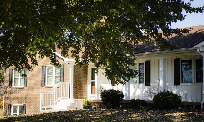 Campbellsville Casa | Beautiful 3 Bedroom 2 Bathroom House!