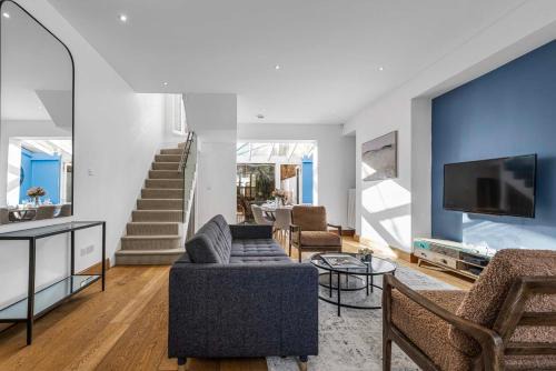 Holland Park Apartamento | Beautiful 3-Bedroom House with Garden and Rooftop Retreat