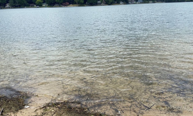 Hart Casa | Beautiful 3-bedroom lake house with hot-tub, AC, WiFi in Hart, 8 mi from Dunes