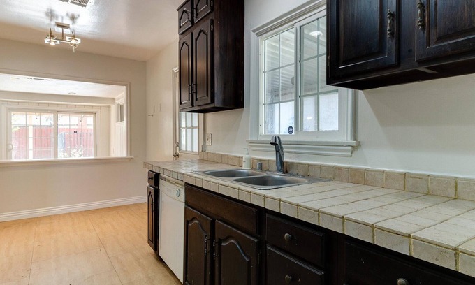 Lake Balboa Casa | Beautiful 3-bedroom house in Van Nuys