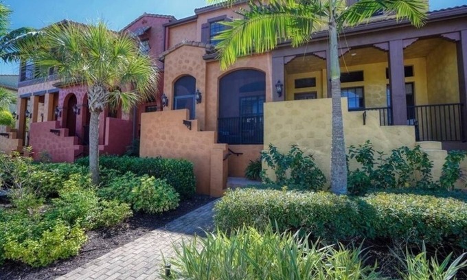 Biggar Condominio | PRICE REDUCED SEPT & OCT 25 Beautiful 3 BR 2.5 Bath Paseo Townhome in a Quad