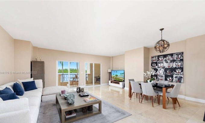 Miami Beach Condominio | Beautiful 3 Br. Condo (442841) by Houzlet
