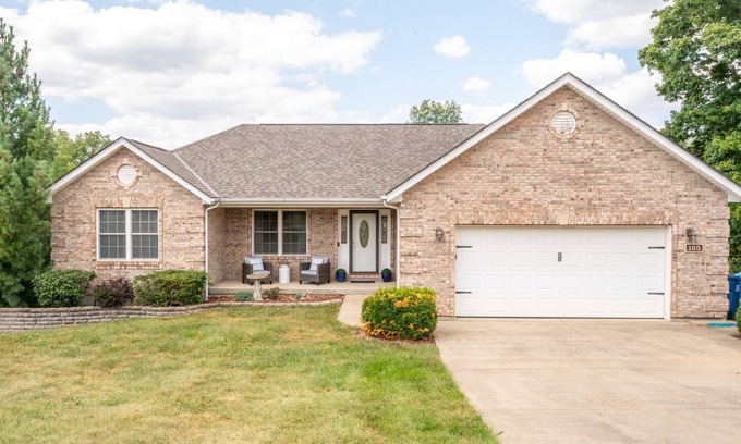 Crittenden Casa | Beautiful 4 BDR Country Home, 15 Min from Ark Encounter – Perfect for Groups!