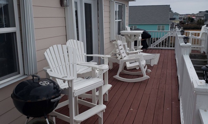 Surf City Cabaña | Beautiful 4 bed 3 bath beach cottage with wonderful ocean views