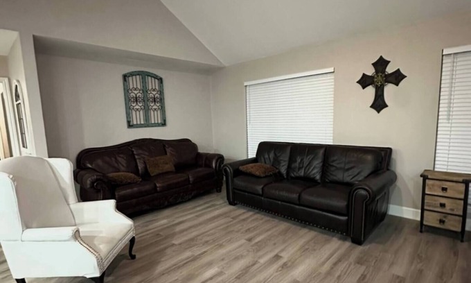 La Porte Casa | Beautiful 4-bedroom, 3 full baths, sleeps up to 10 located in LaPorte, Texas,