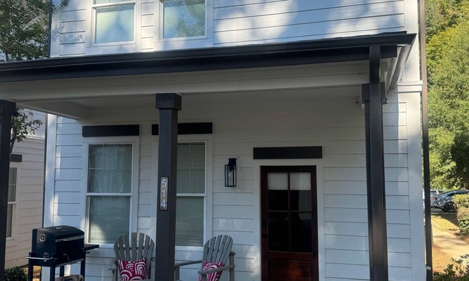 Oxford Condominio | Beautiful 4-bedroom 4.5 bath Condo Less than 2 miles from Campus and the Square