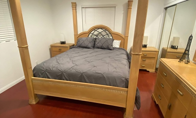 West Rancho Dominguez Casa | Beautiful 4 bedroom house that sleeps 8 people