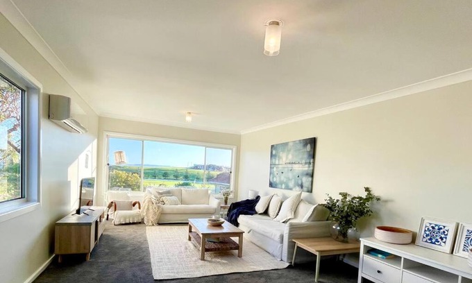 Port Kembla Casa | Beautiful 4-bedroom original beach cottage in Port Kembla