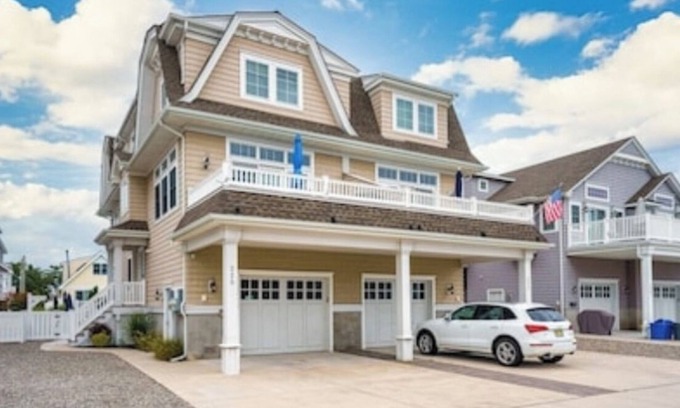 Avalon Casa | Beautiful 5BR Avalon Townhome w/HeatedPool- Steps to Shops, Dining, Beach & Bay!