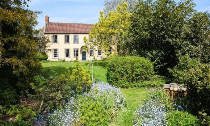 East Horrington Casa | Beautiful 7 bedroom house with hottub, wifi and parking near Bath/Wells/Frome