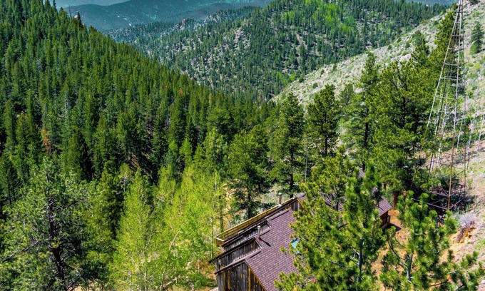 Idaho Springs Casa | Beautiful Adult Themed Mountain house with WiFi in Idaho Springs