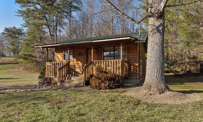 Sevierville Cabina | Hermosa, asequible, cabaña cerca de Pigeon Forge para parejas.