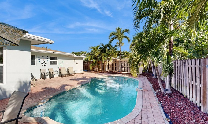 Harbor Village Casa | Beautiful & airy dog-friendly home near the beach with private pool, yard, grill