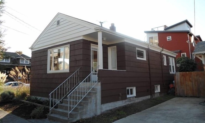 Alki Cabaña | HERMOSA ALKI BEACH COTTAGE 1/2 BLOQUE A PLAYA 2 HAB + 2 BAÑOS