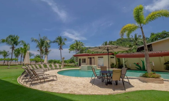 Barrio Los Faroles Apartamento | Beautiful and quiet 3BR condo in an ocean front property