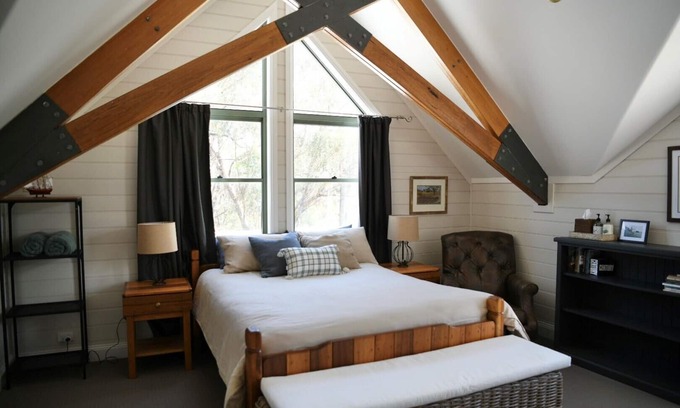 Loomberah Casa | Beautiful and spacious family friendly country escape!