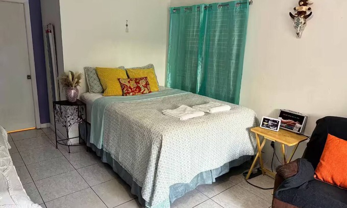Homestead Cama Y Desayuno | Beautiful and spacious room Homestead FL