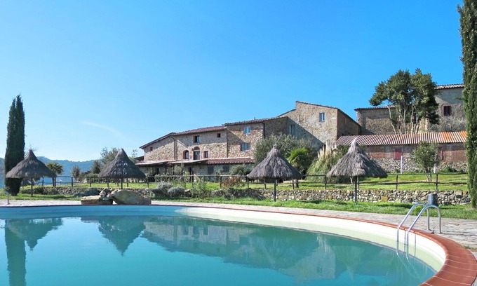 Santo Villa | Acogedor apartamento en villa con piscina, A/C, patio, mascotas permitida y vista panorámica