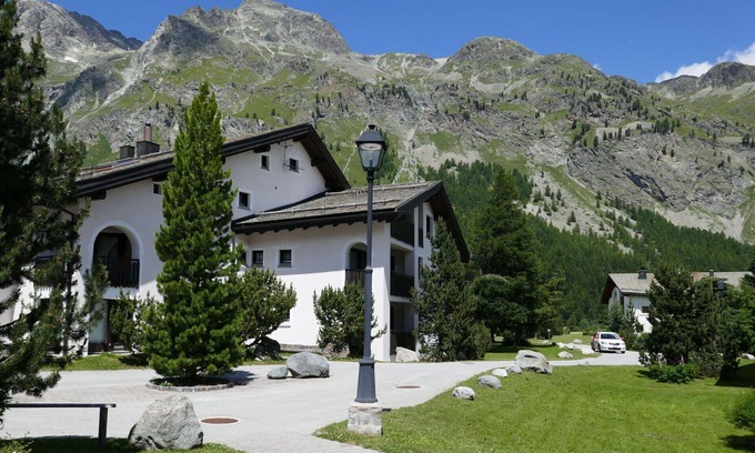 Sils-Maria Apartamento | Bonito apartamento para 4 personas con WIFI, TV, balcón y mascotas permitida