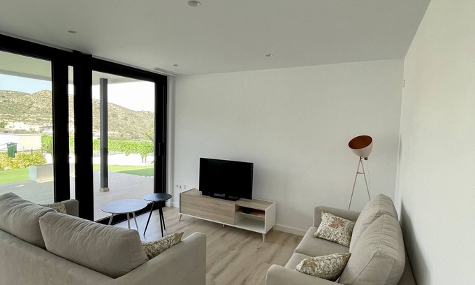 Monforte del Cid Apartamento | Beautiful apartment in the heart of the Font del llop golf course.