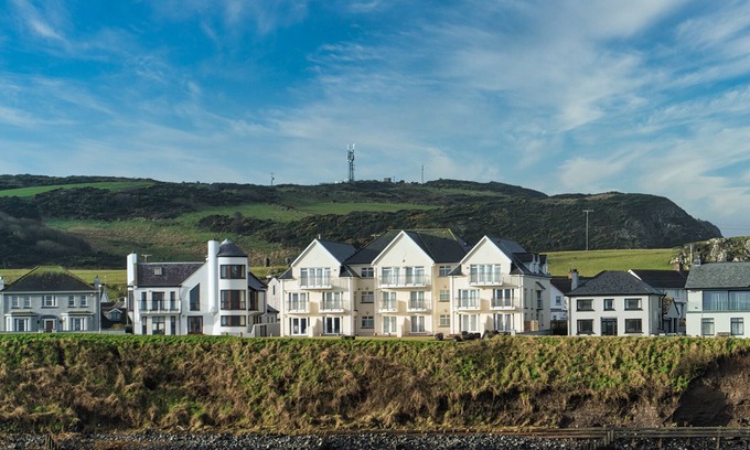 Bushmills Apartamento | Beautiful apartment in Portballintrae w/ Sea Views