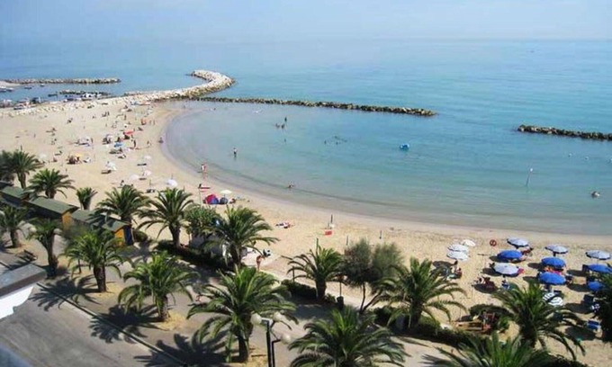 Alba Adriatica Apartamento | Acogedor apartamento con piscina, A/C, WIFI, TV, balcón, mascotas permitida y aparcamiento