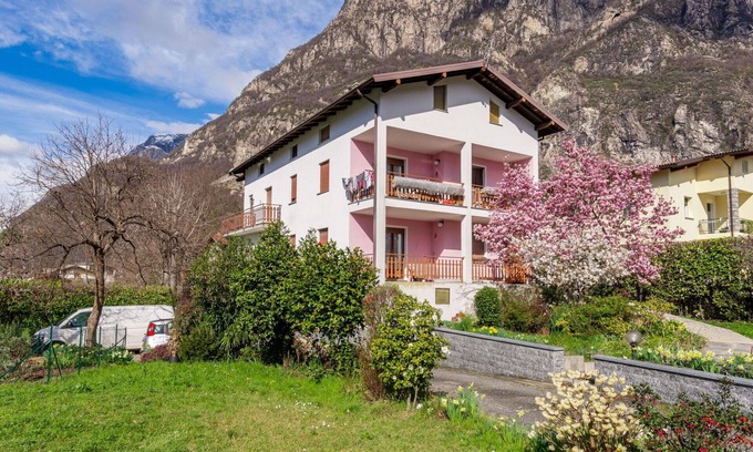 Novate Mezzola Apartamento | Acogedor apartamento para 6 personas con WIFI, TV, patio y mascotas permitida